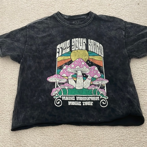 Fifth Sun Tops - Fifth Sun: Black / M(6)